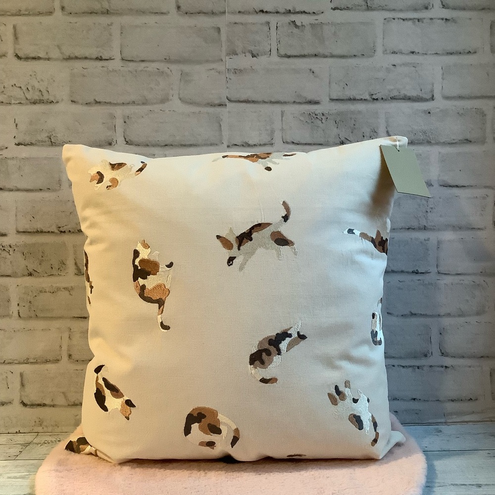 Ellen Degeneres by Loloi Whimsy Cat Throw Pillow - 18×18", Feather Fill